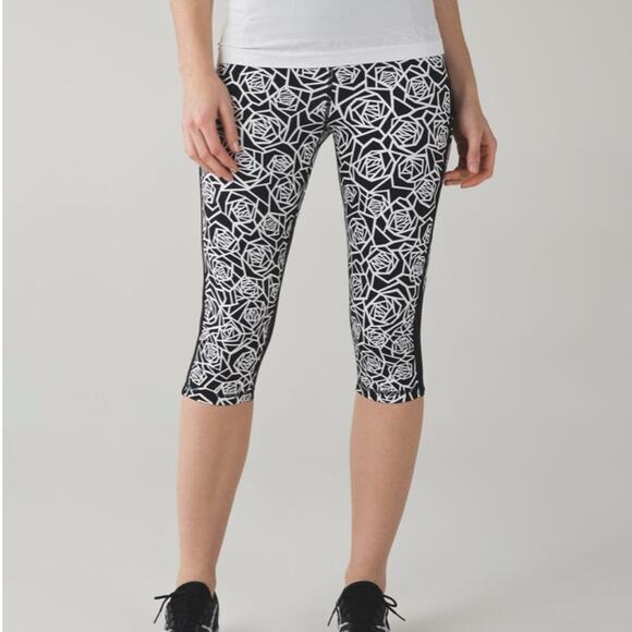 Lululemon Real Quick Crop Leggings Posey Black White Rose SZ 6 - Picture 1 of 12